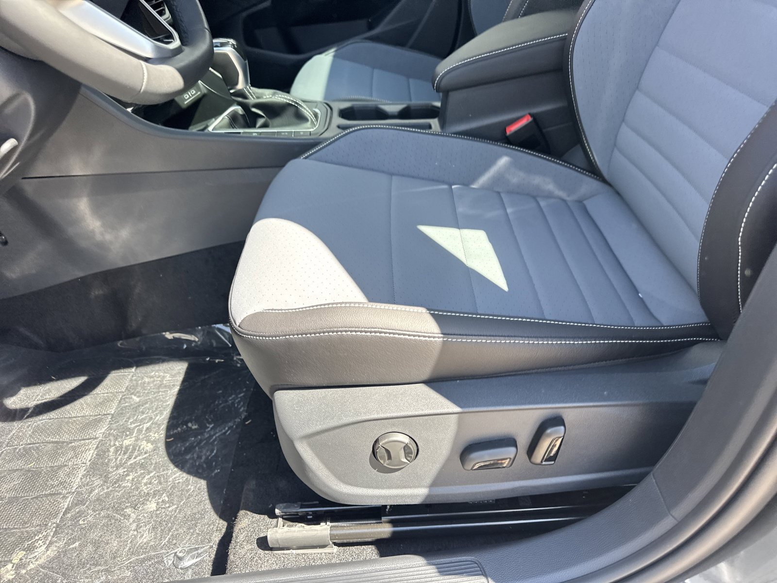 New 2026 Volkswagen Jetta SE FWD image 18