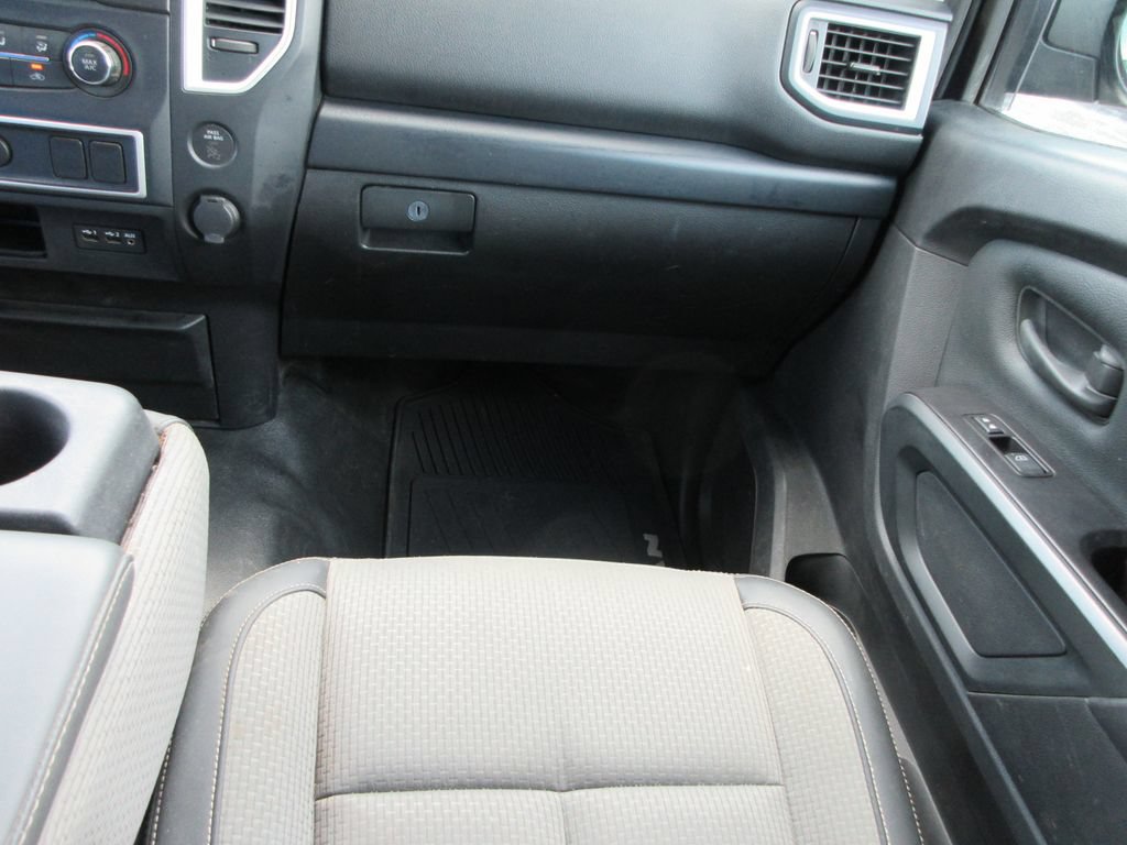 Used 2019 Nissan Titan S AWD/4WD image 24