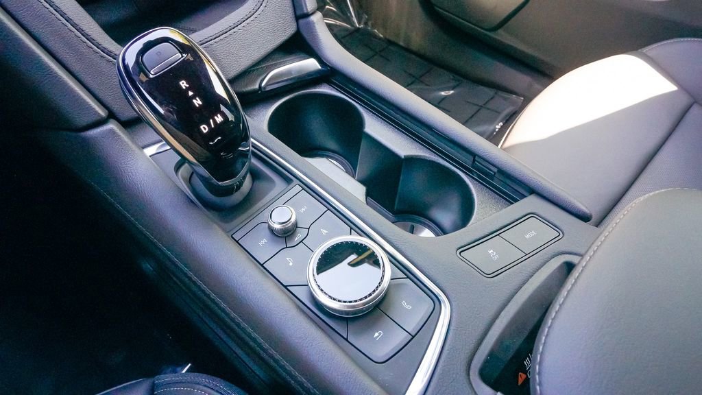 Certified 2025 Cadillac XT6 Premium Luxury w/ Technology Package image 32