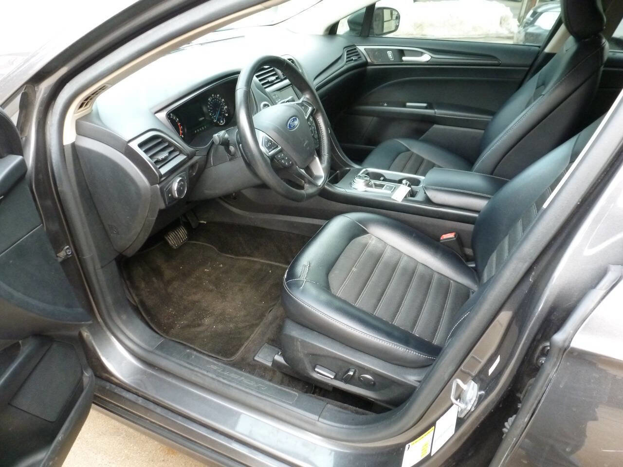 Used 2018 Ford Fusion SE w/ Equipment Group 201A image 9