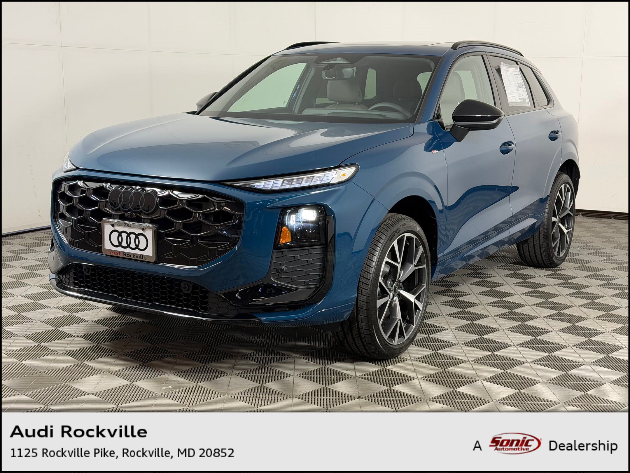 New 2026 Audi Q3 quattro 2.0T AWD/4WD image 1