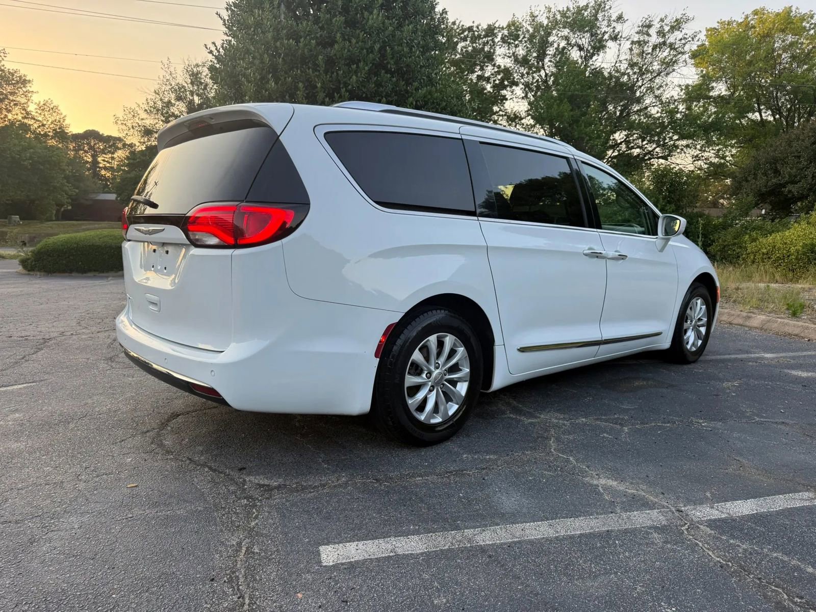 Used 2019 Chrysler Pacifica Touring-L FWD image 8