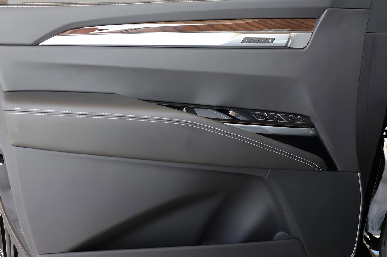 Used 2025 Cadillac Escalade Sport Platinum AWD/4WD image 8