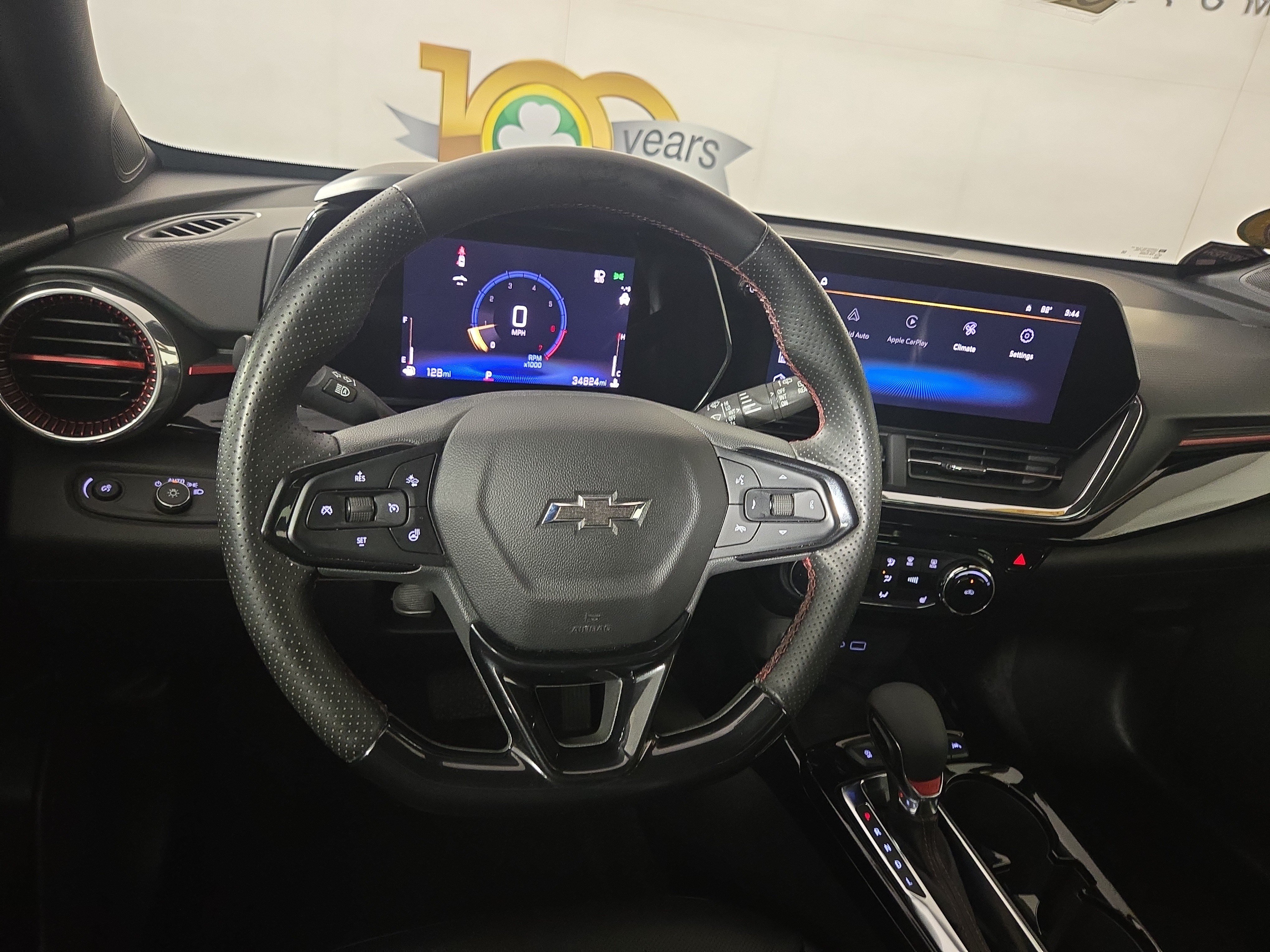 Certified 2025 Chevrolet Trax RS w/ Sunroof Package FWD image 14