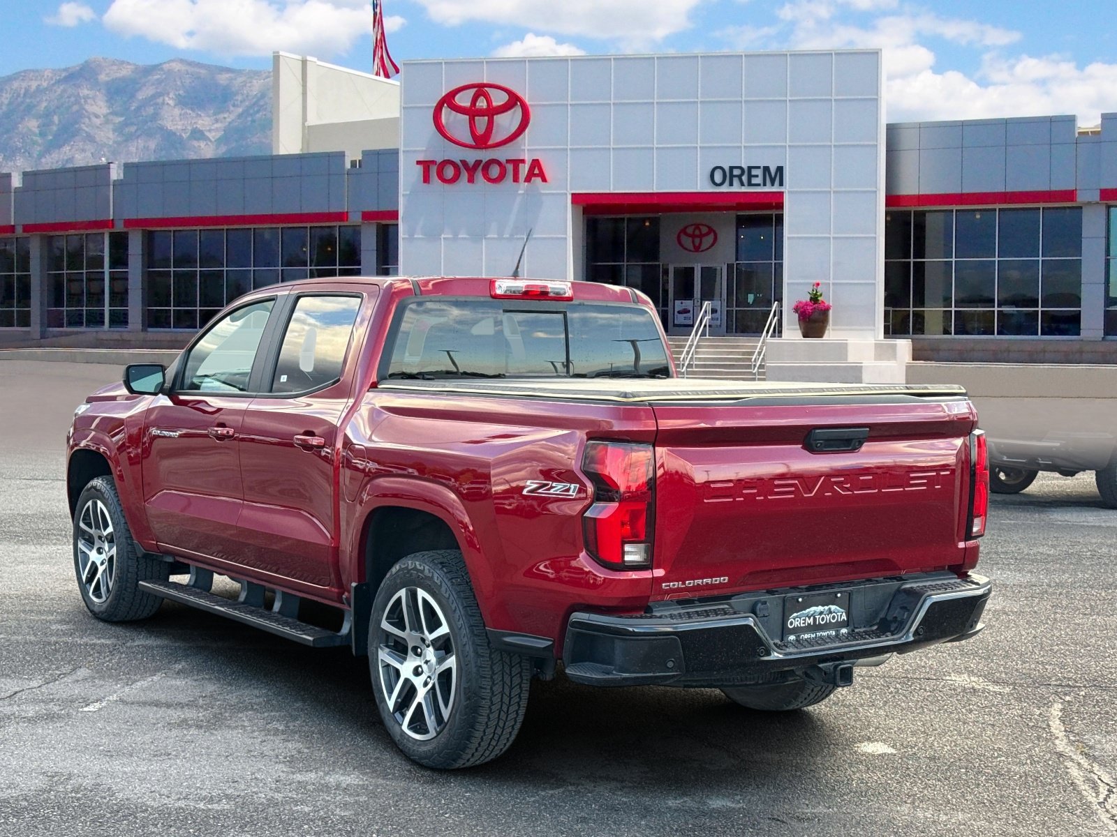 Used 2023 Chevrolet Colorado Z71 w/ Z71 Convenience Package 2 AWD/4WD image 5