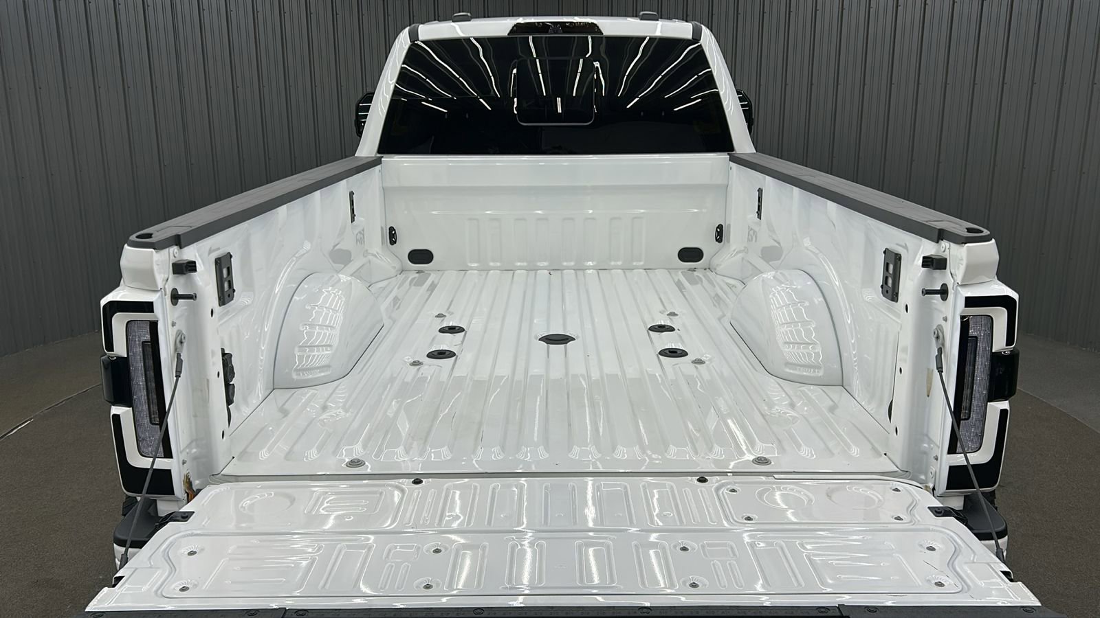 Used 2025 Ford F450 Platinum w/ FX4 Off-Road Package image 13