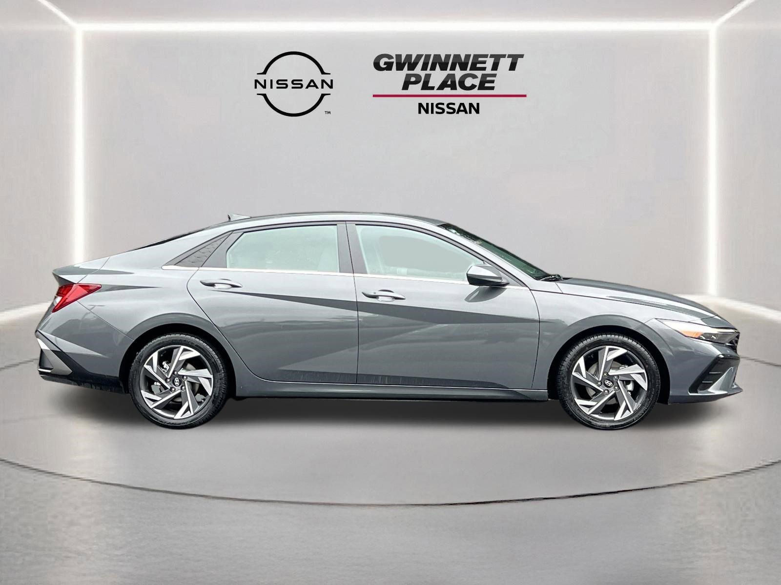 Used 2025 Hyundai Elantra SEL FWD image 28
