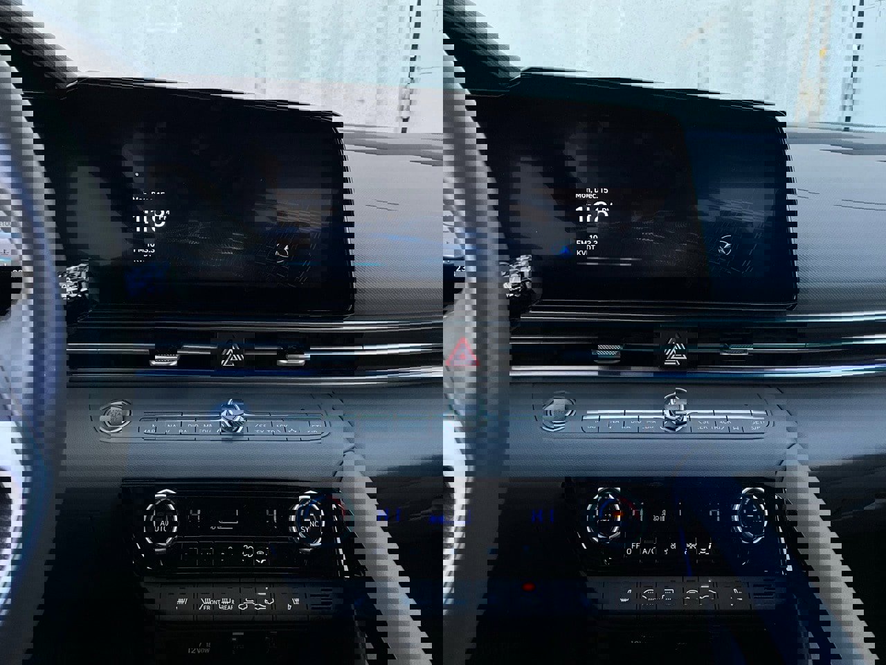 Used 2025 Hyundai Elantra SEL image 26