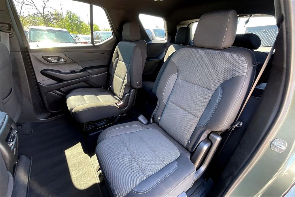 Used 2022 Chevrolet Traverse LT image 35