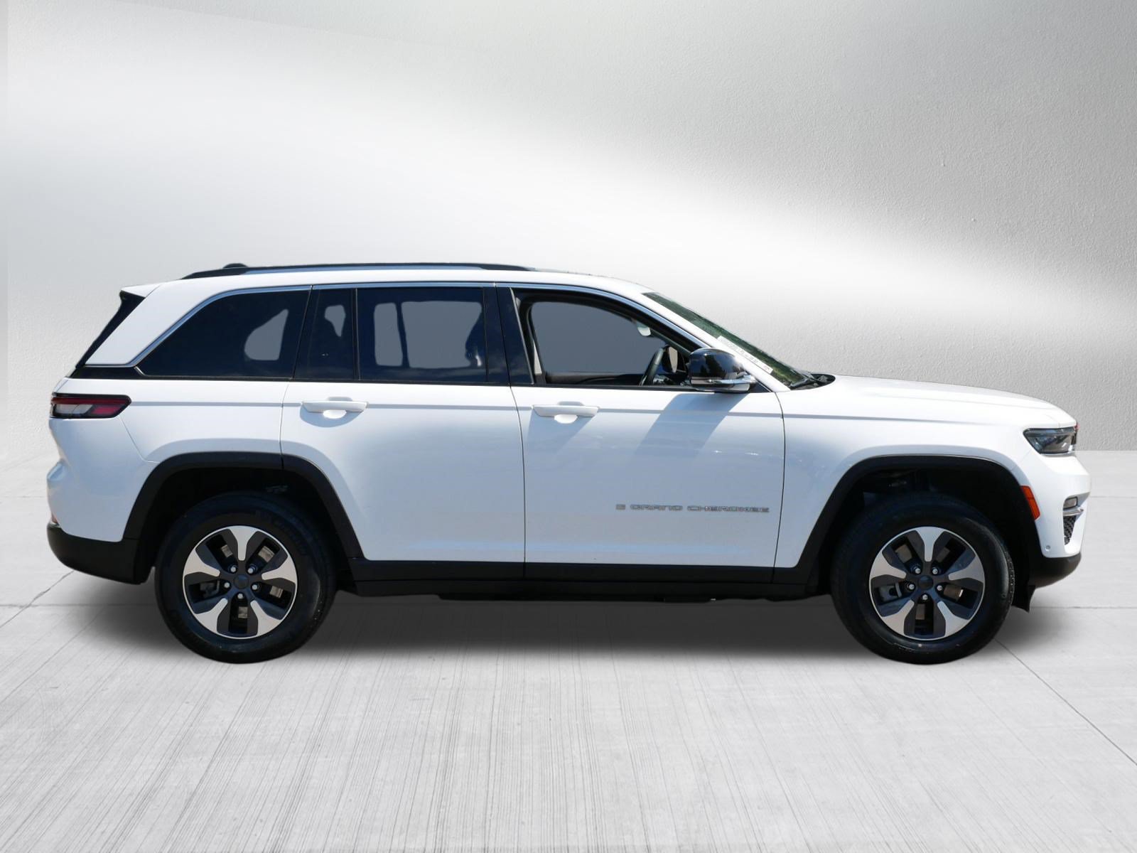 Used 2022 Jeep Grand Cherokee Limited 4xe w/ Luxury Tech Group II AWD/4WD image 8