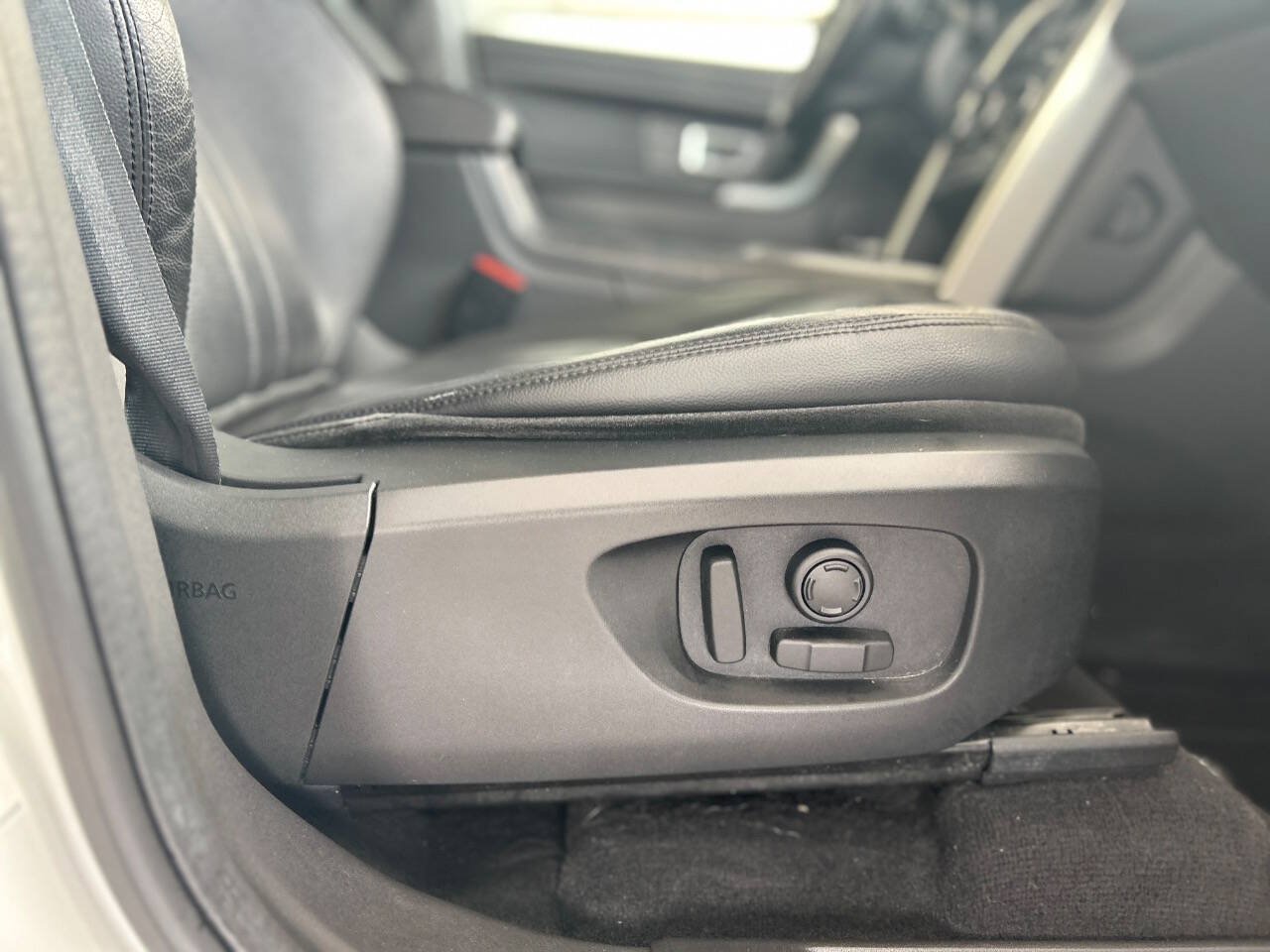 Used 2017 Land Rover Discovery Sport HSE AWD/4WD image 57