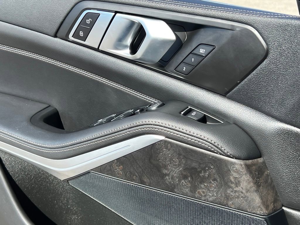 Used 2022 BMW X5 xDrive40i w/ Parking Assistance Package image 30