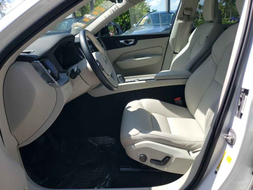 Certified 2024 Volvo XC60 T8 Plus w/ Protection Package Premier AWD/4WD image 17