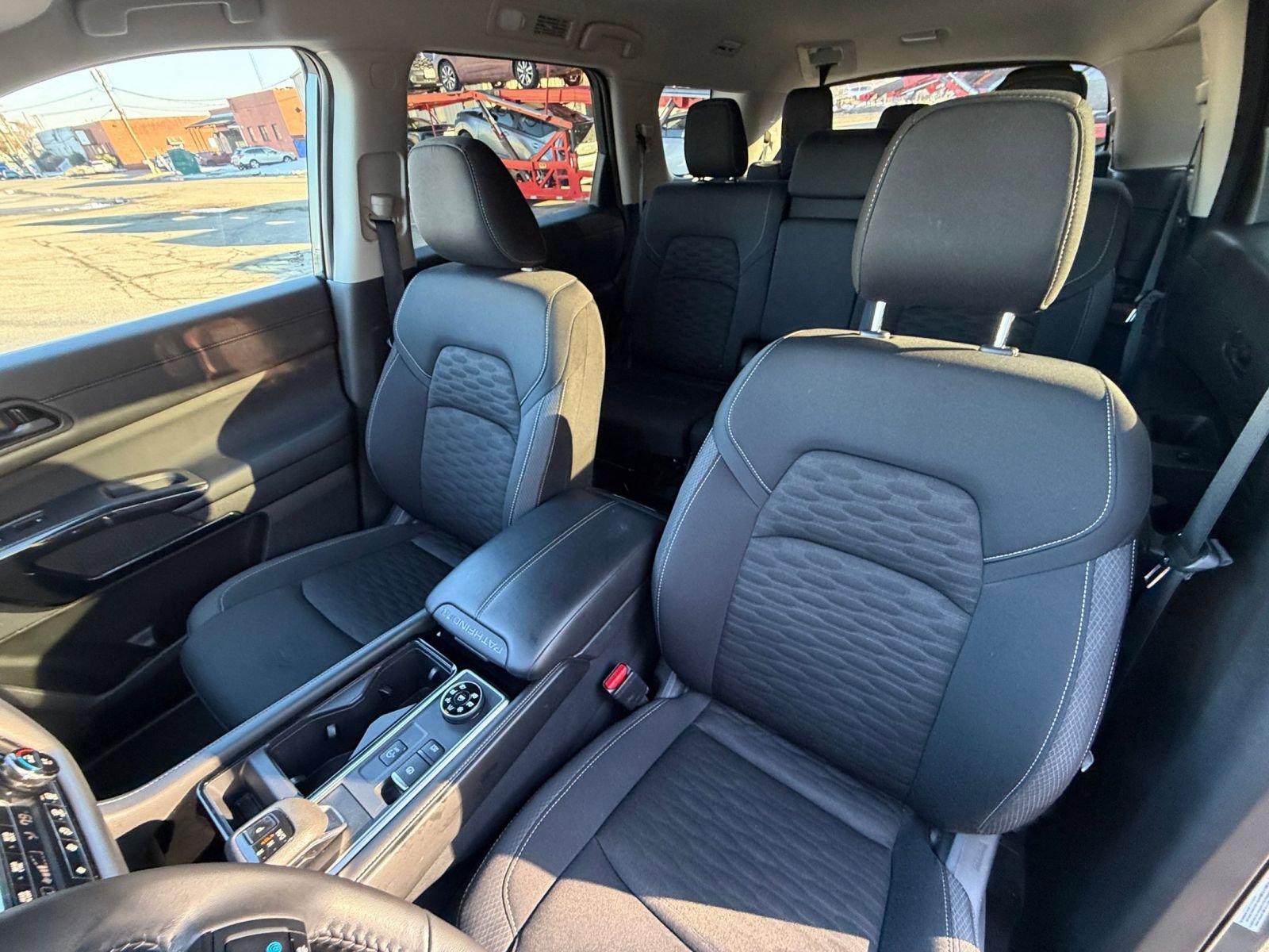 Used 2025 Nissan Pathfinder SV image 39