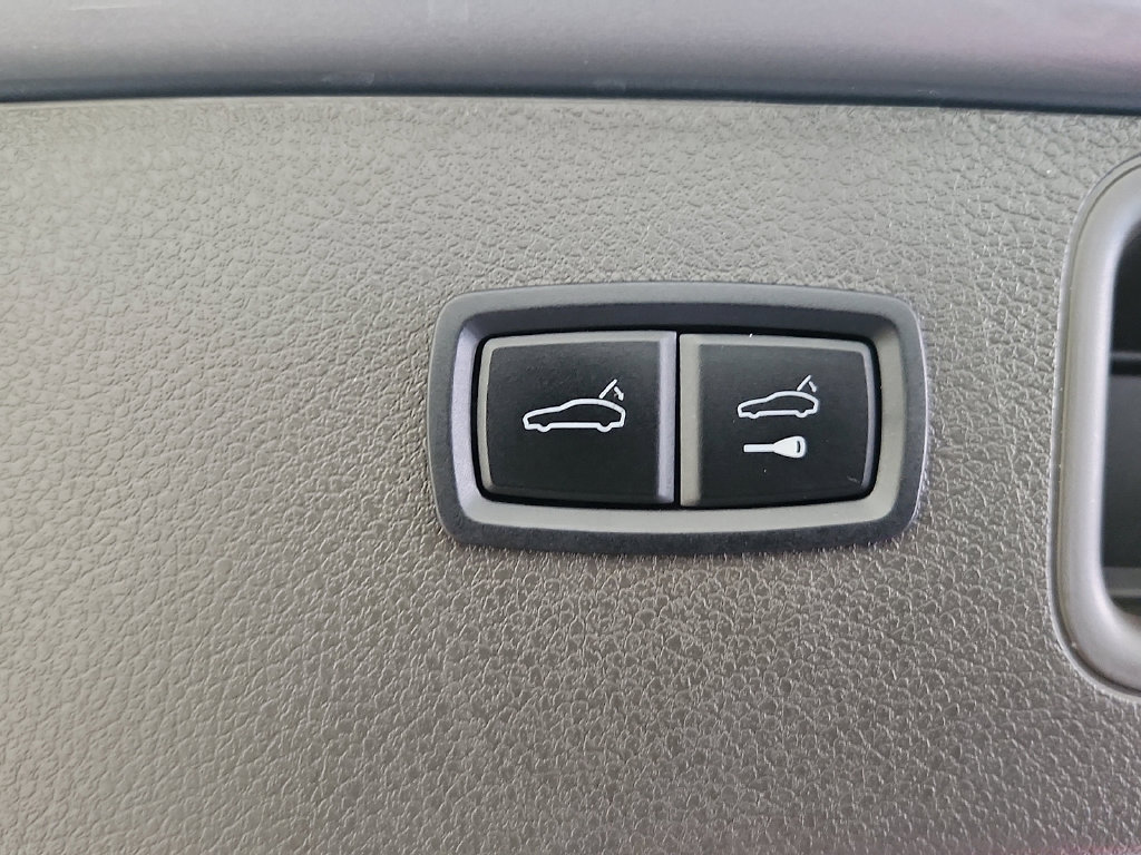 Used 2019 Porsche Macan AWD/4WD image 30