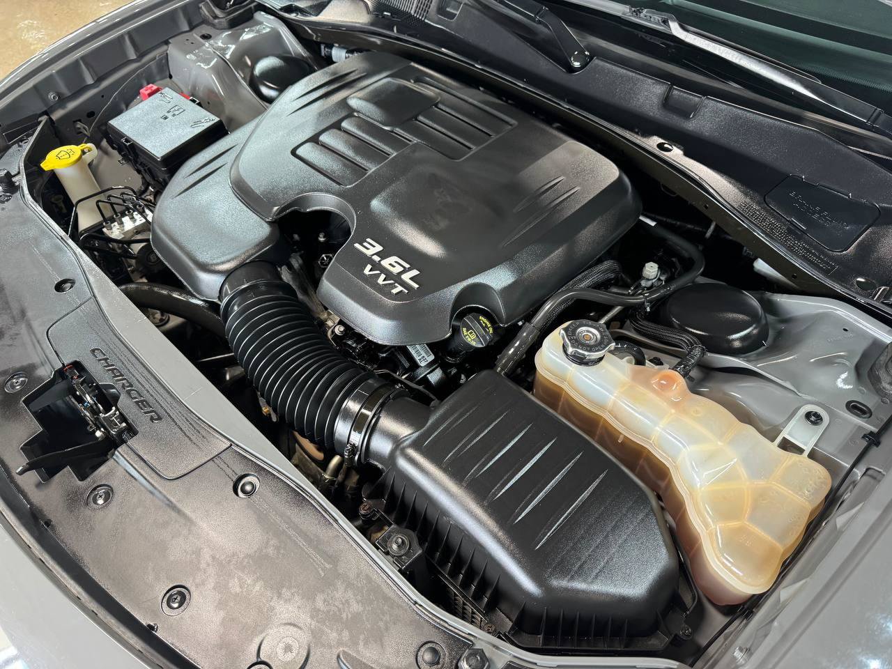 Used 2018 Dodge Charger SXT RWD image 37