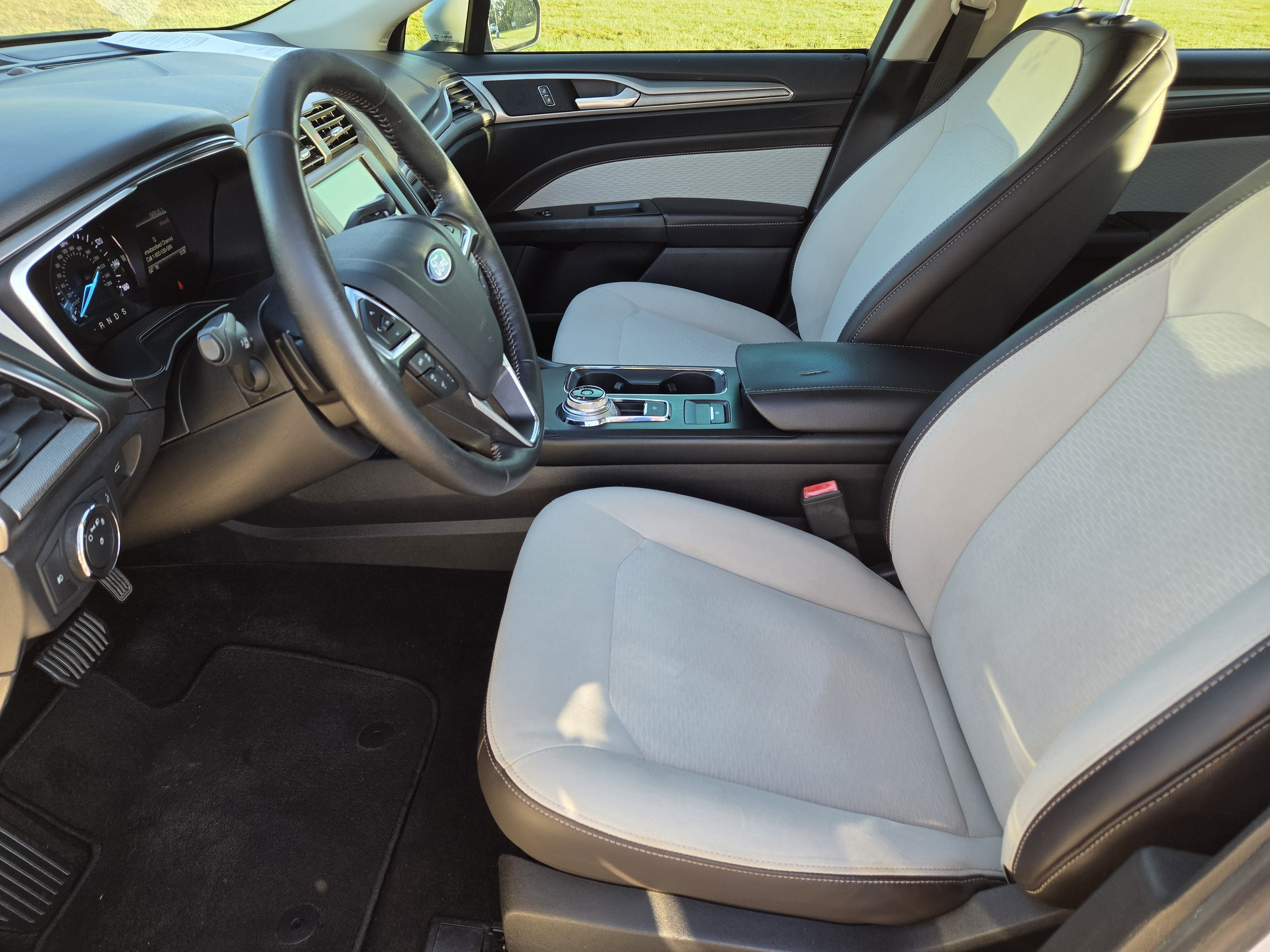 Used 2019 Ford Fusion SE w/ Equipment Group 151A FWD image 24