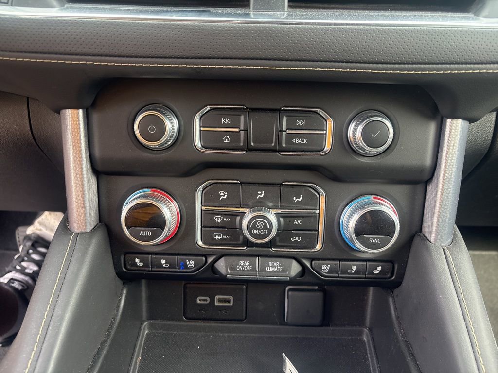 Used 2024 GMC Yukon XL SLT AWD/4WD image 24