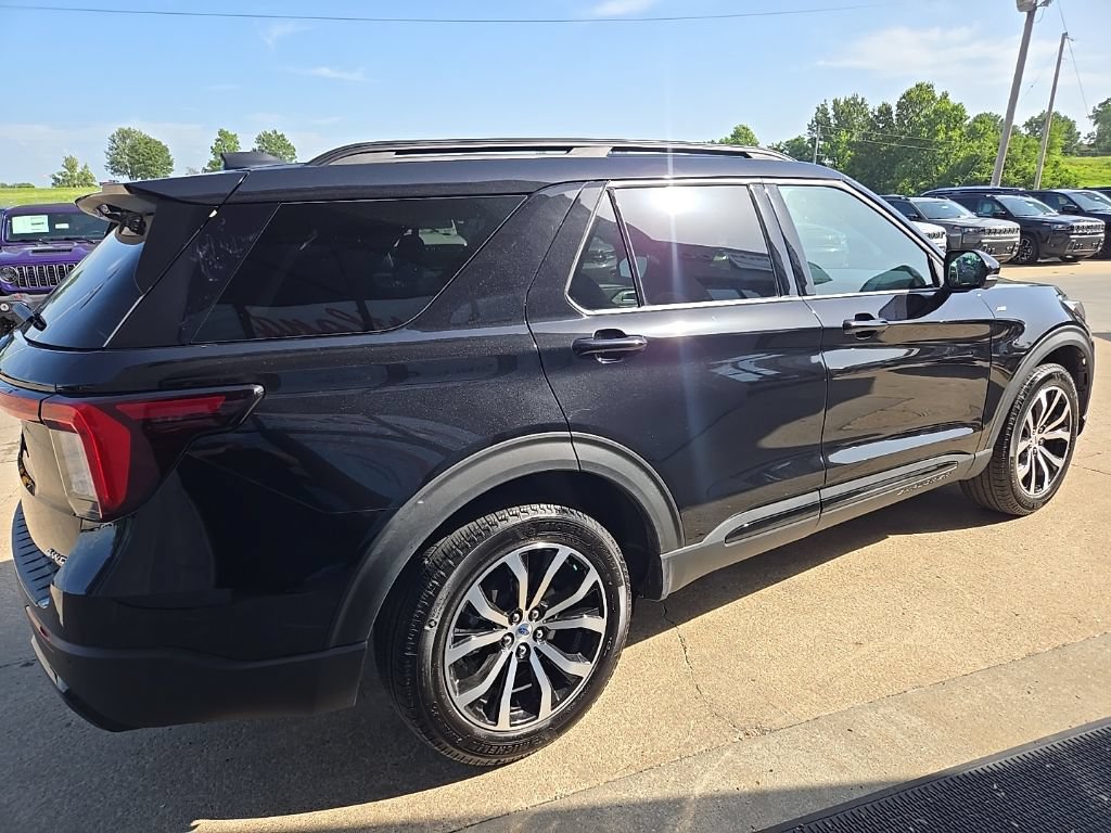 Used 2025 Ford Explorer ST-Line AWD/4WD image 13