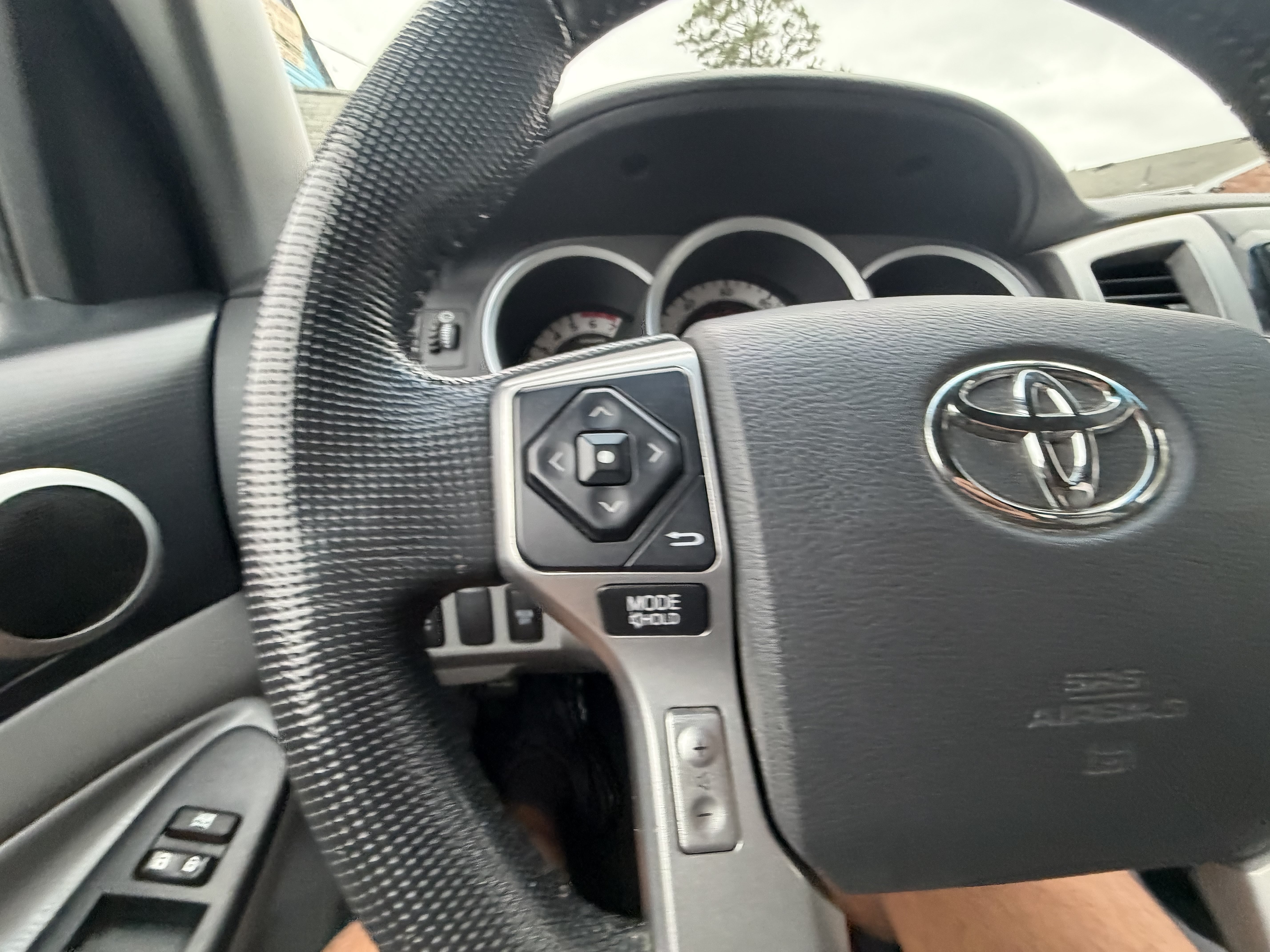 Used 2015 Toyota Tacoma 4x4 Double Cab w/ Limited Package image 22