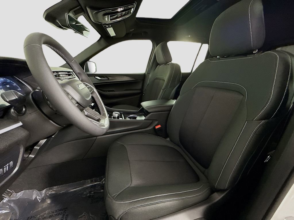 New 2025 Jeep Grand Cherokee Laredo X image 10