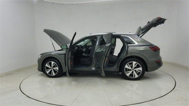 Used 2024 Audi Q8 e-tron Premium image 74