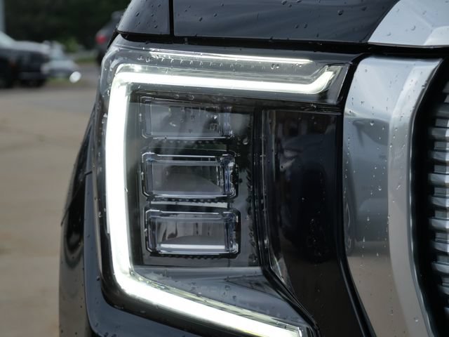 Used 2023 GMC Yukon XL Denali AWD/4WD image 10