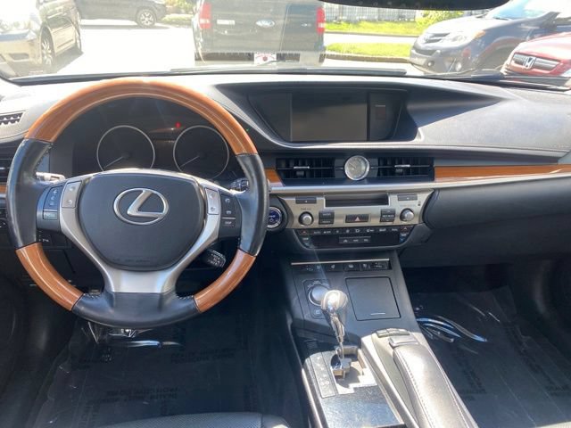 Used 2013 Lexus ES 300h w/ Luxury Pkg FWD image 7