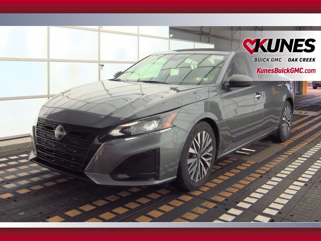 Used 2024 Nissan Altima 2.5 SV image 25