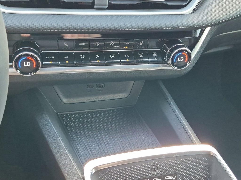 New 2027 Chevrolet Equinox LT w/ Convenience Package II FWD image 27