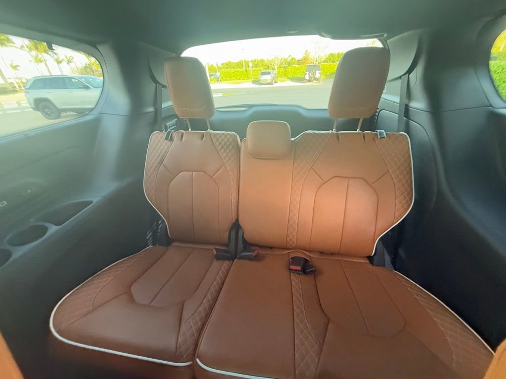 New 2026 Chrysler Pacifica Pinnacle image 28