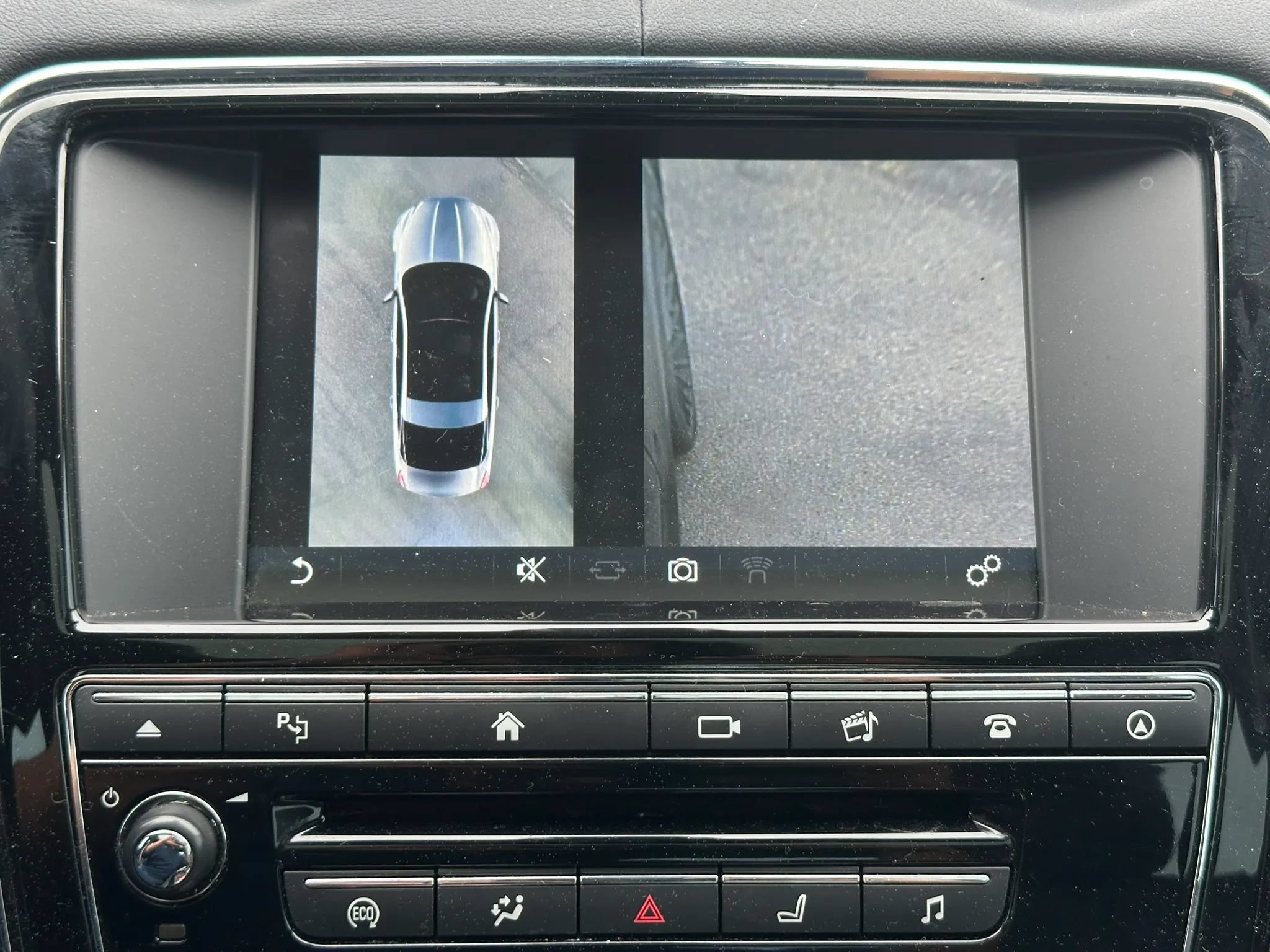 Used 2016 Jaguar XJ R-Sport RWD image 53