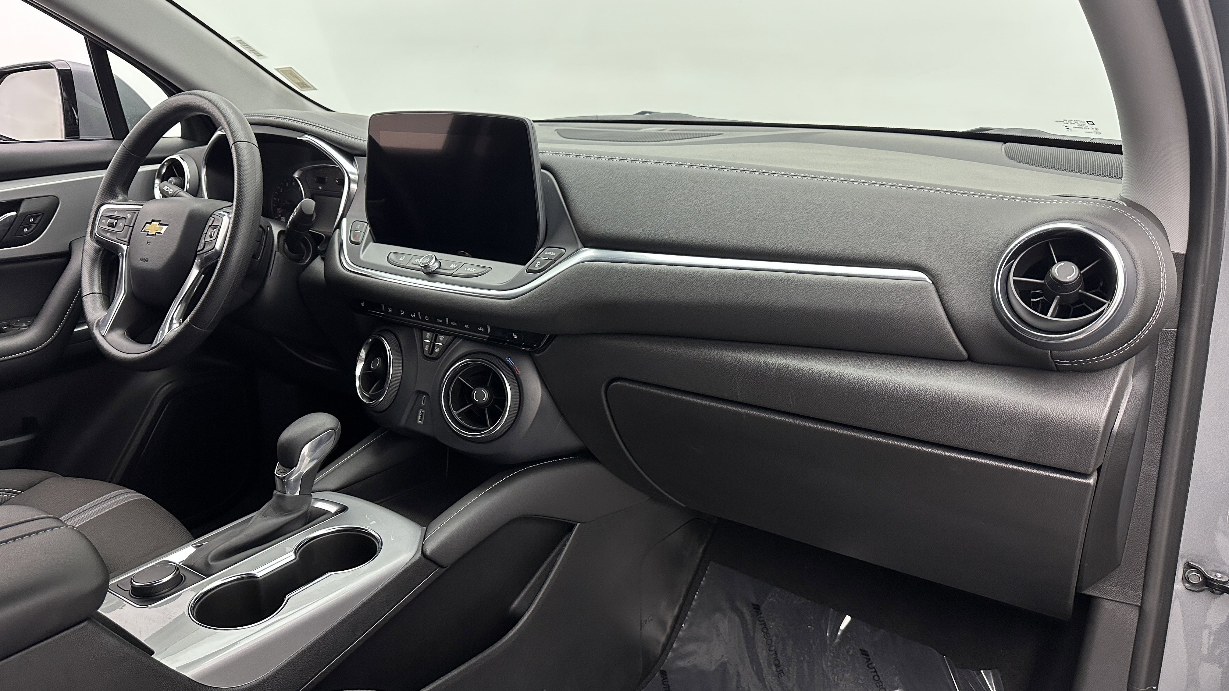 Used 2025 Chevrolet Blazer LT image 32