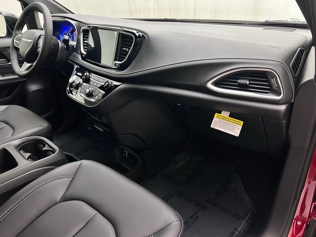 New 2026 Chrysler Pacifica Select AWD/4WD image 20