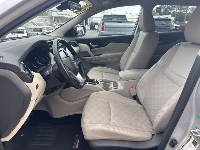 Used 2021 Nissan Rogue Sport SV w/ Technology Package FWD image 4