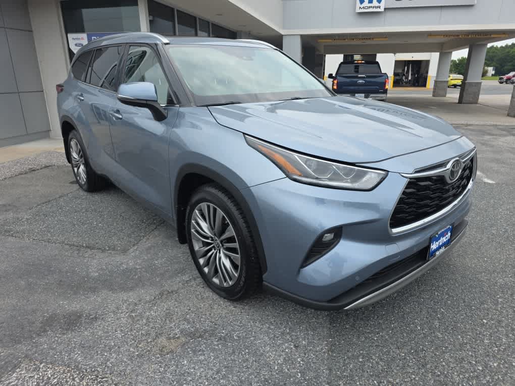 Used 2021 Toyota Highlander Platinum AWD/4WD image 2