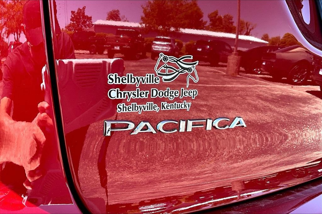 New 2027 Chrysler Pacifica Select FWD image 9