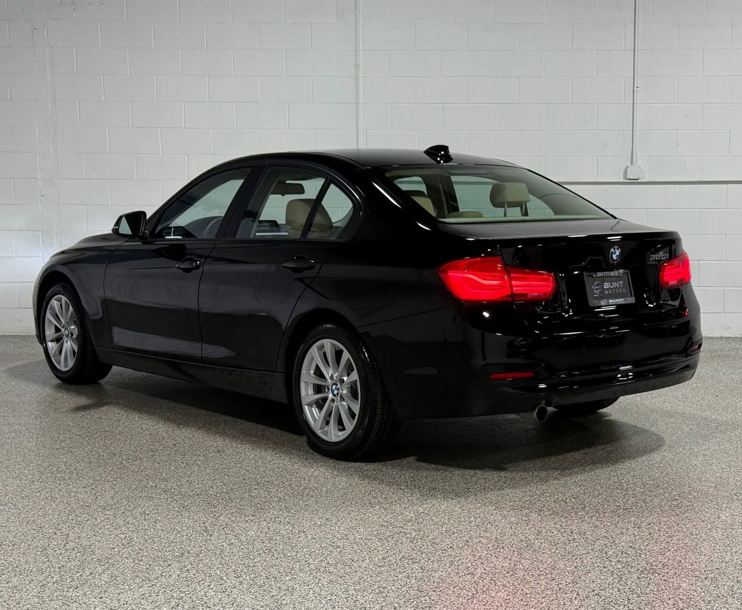 Used 2016 BMW 320i Sedan RWD image 6