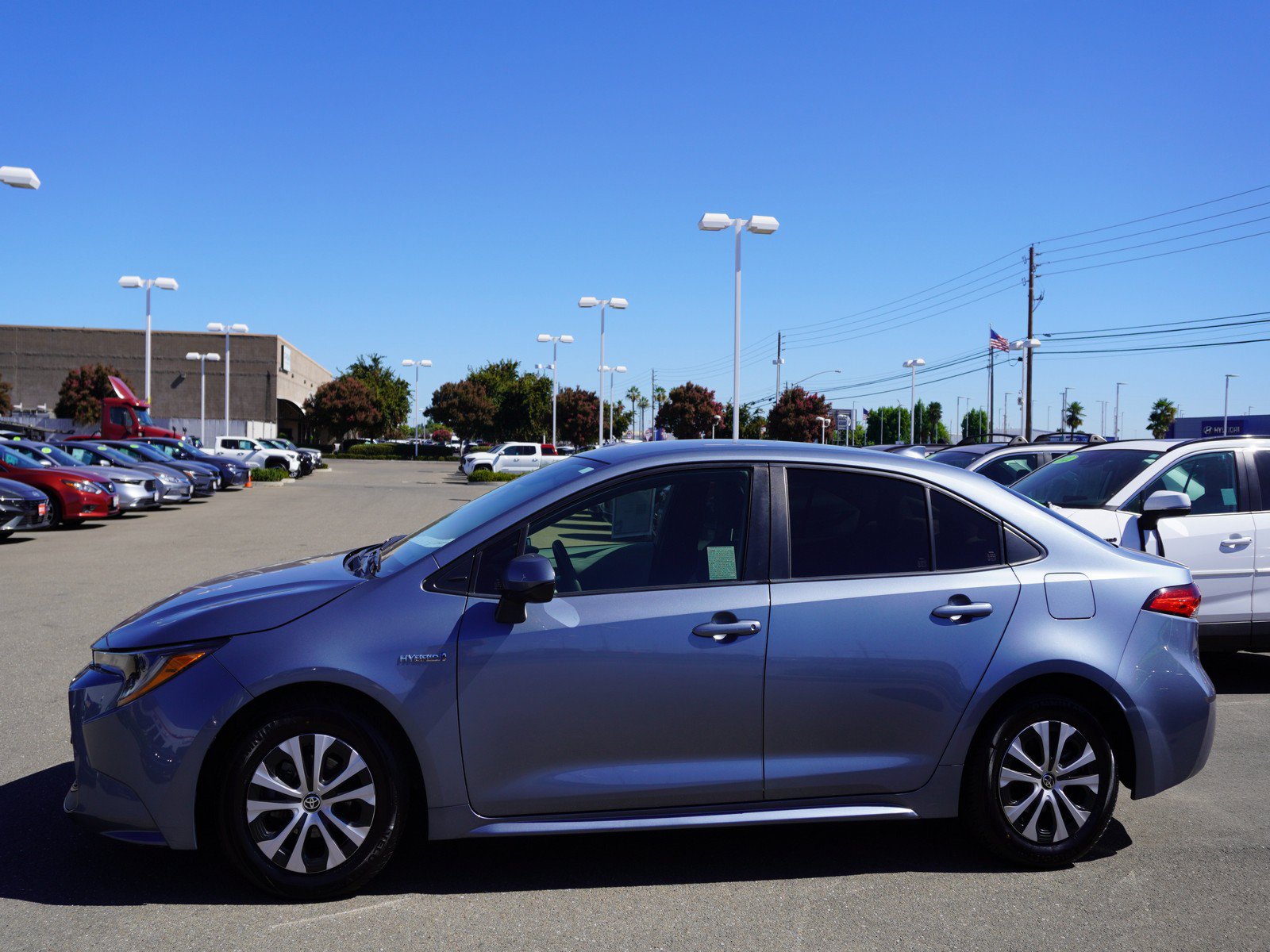 Used 2021 Toyota Corolla LE w/ Carpet Mat Package (TMS) FWD image 6