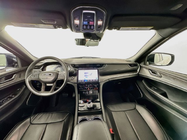 Used 2024 Jeep Grand Cherokee Limited 4xe AWD/4WD image 3