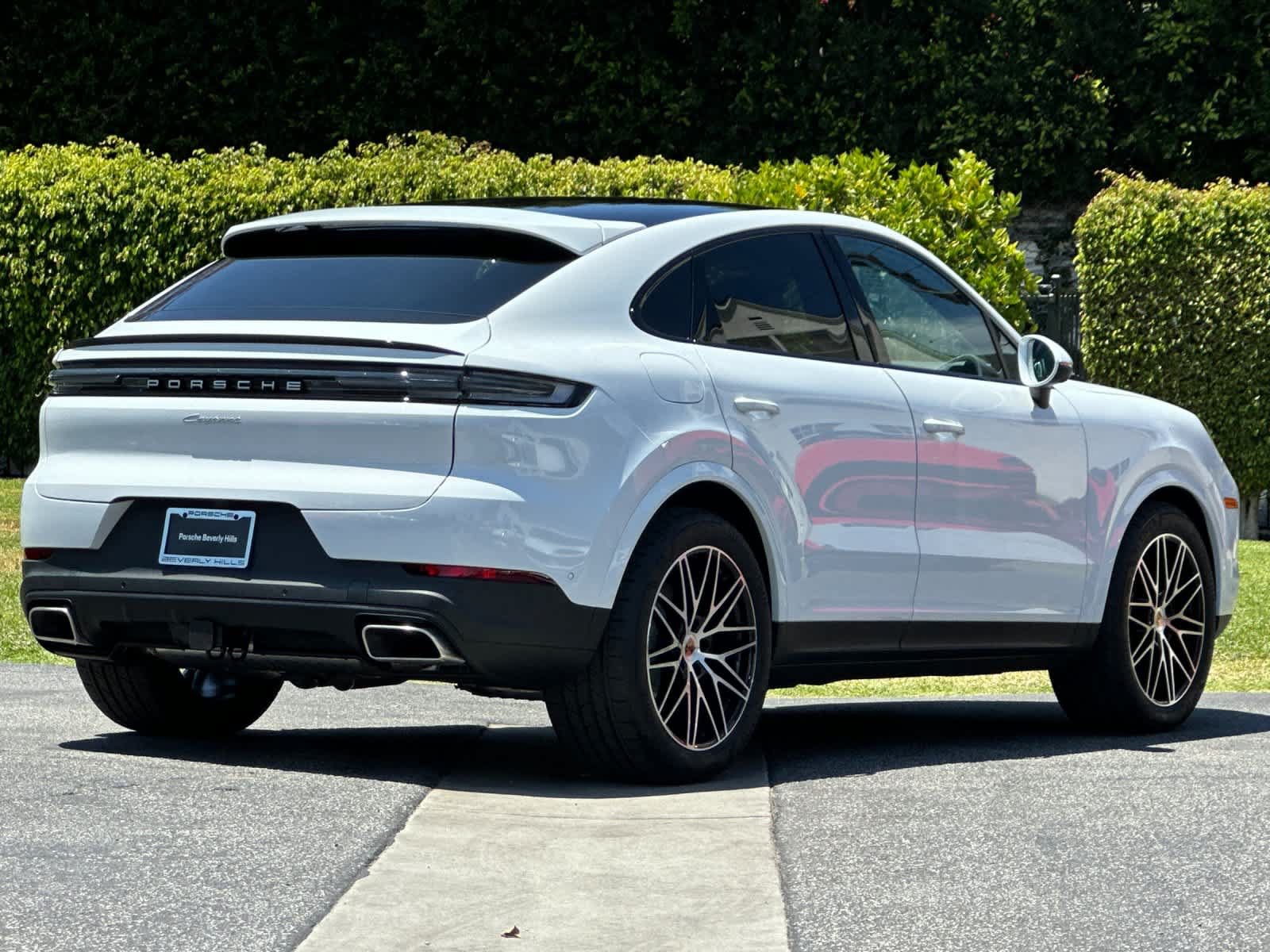 New 2026 Porsche Cayenne Coupe AWD/4WD image 8