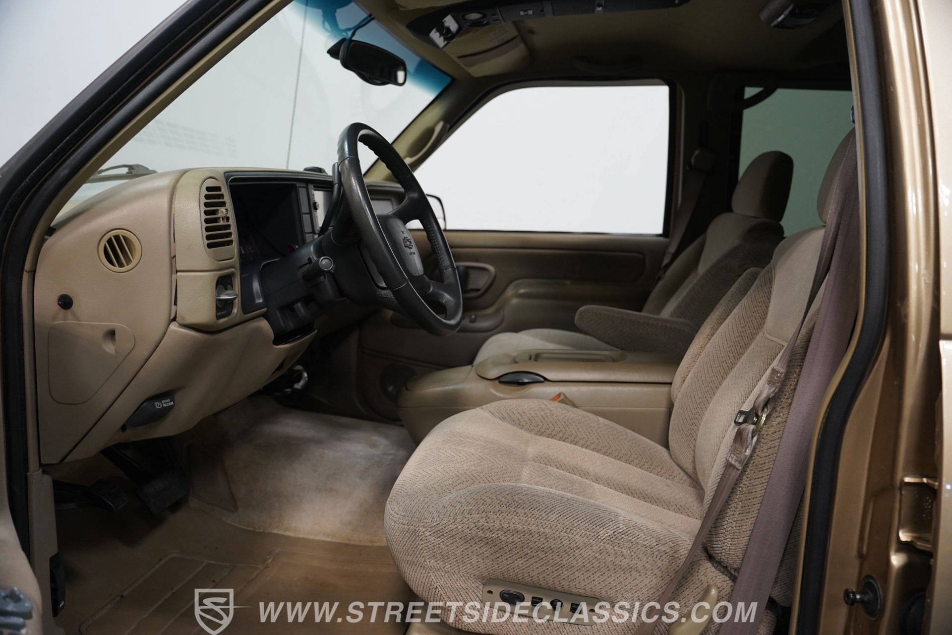 Used 1999 Chevrolet Suburban 2500 w/ Preferred Equipment Group 2 RWD image 38