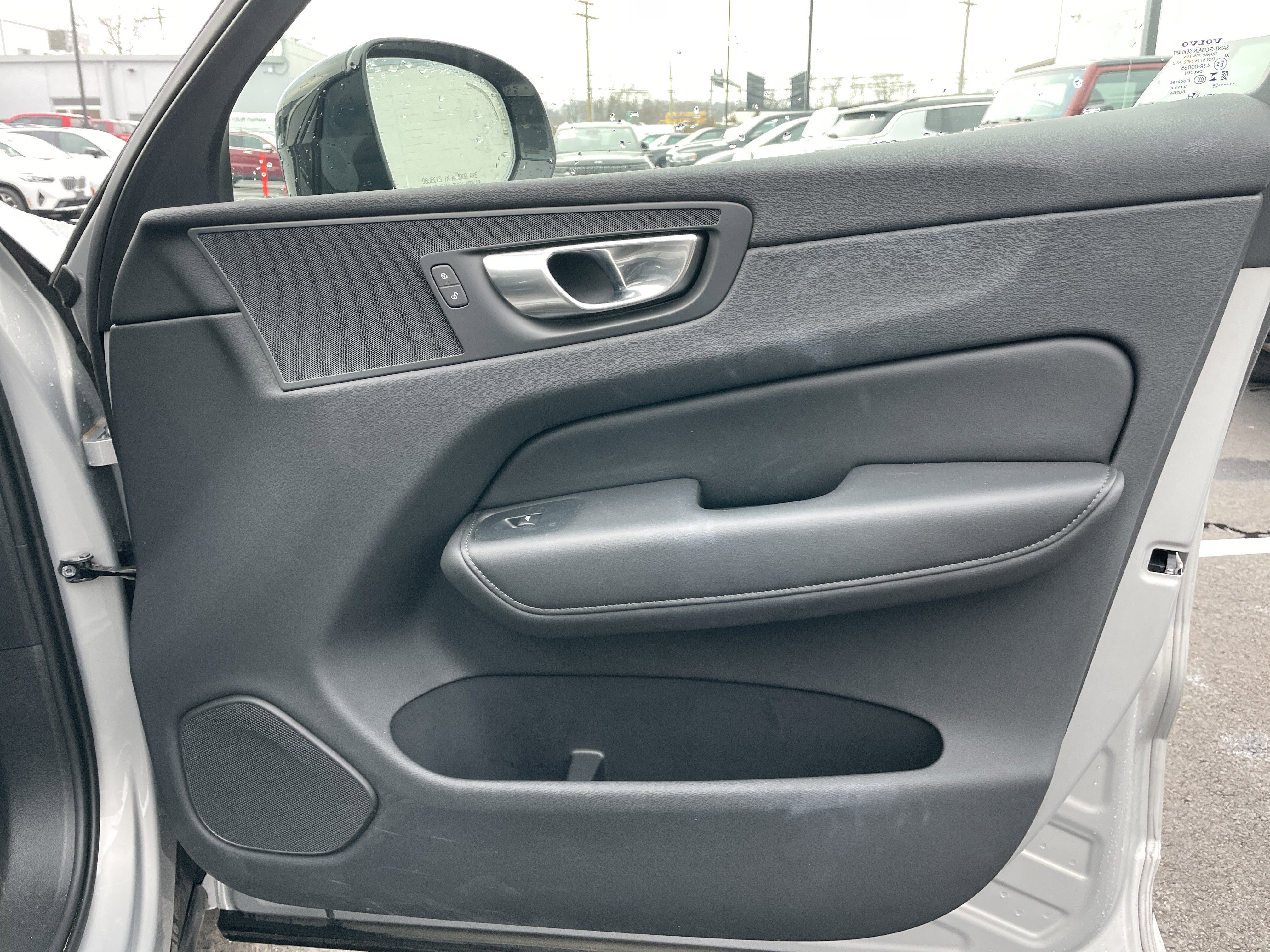 Used 2025 Volvo XC60 B5 Plus image 10