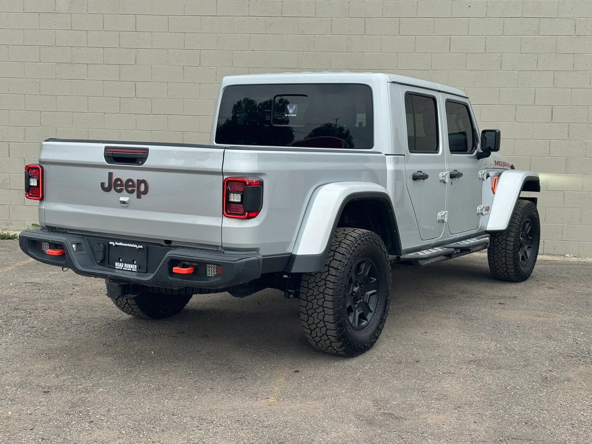 Used 2022 Jeep Gladiator Mojave w/ LED Lighting Group AWD/4WD image 5