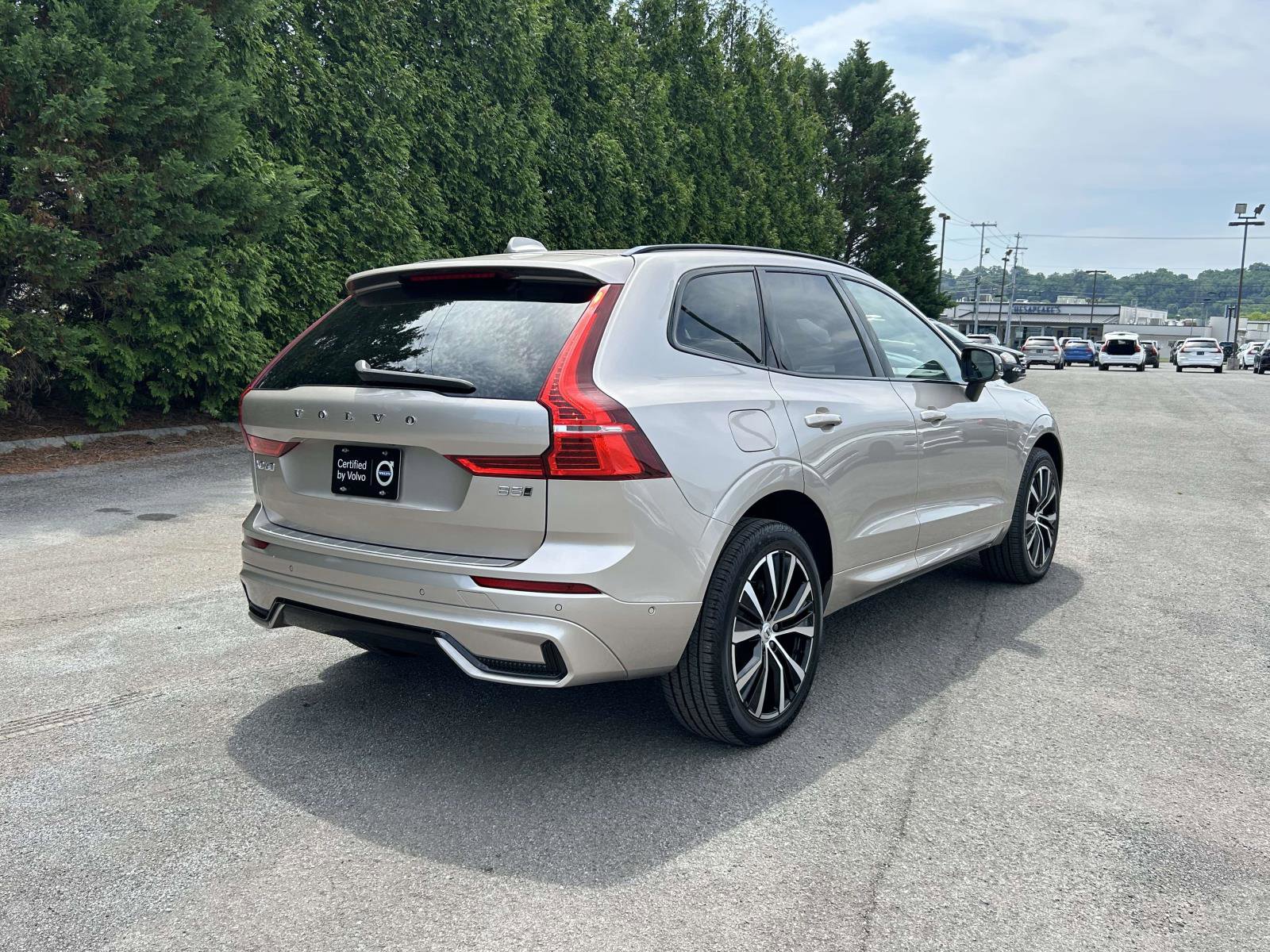Certified 2025 Volvo XC60 B5 Plus AWD/4WD image 3