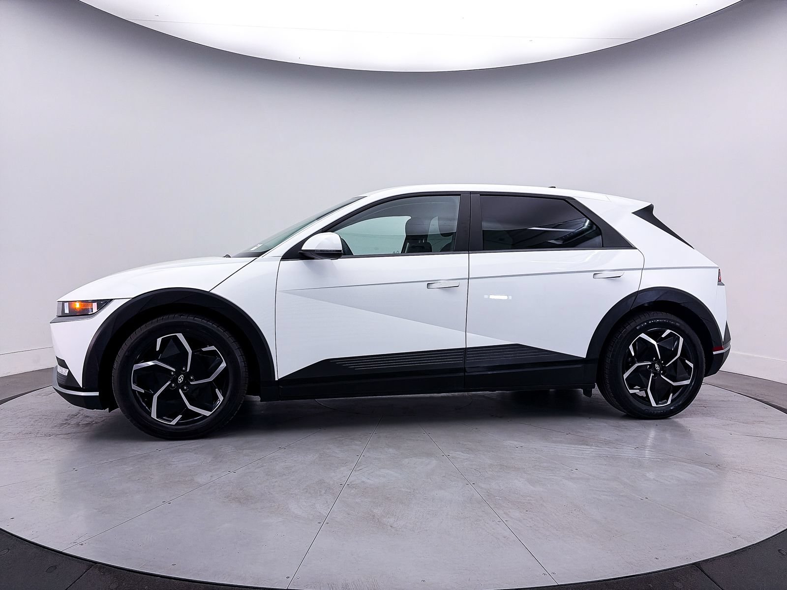 Used 2024 Hyundai Ioniq 5 SE RWD image 37