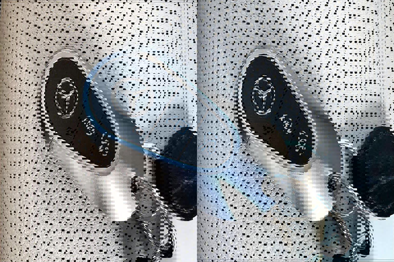 Used 2025 Mercedes-Benz GLC 300 4MATIC image 15