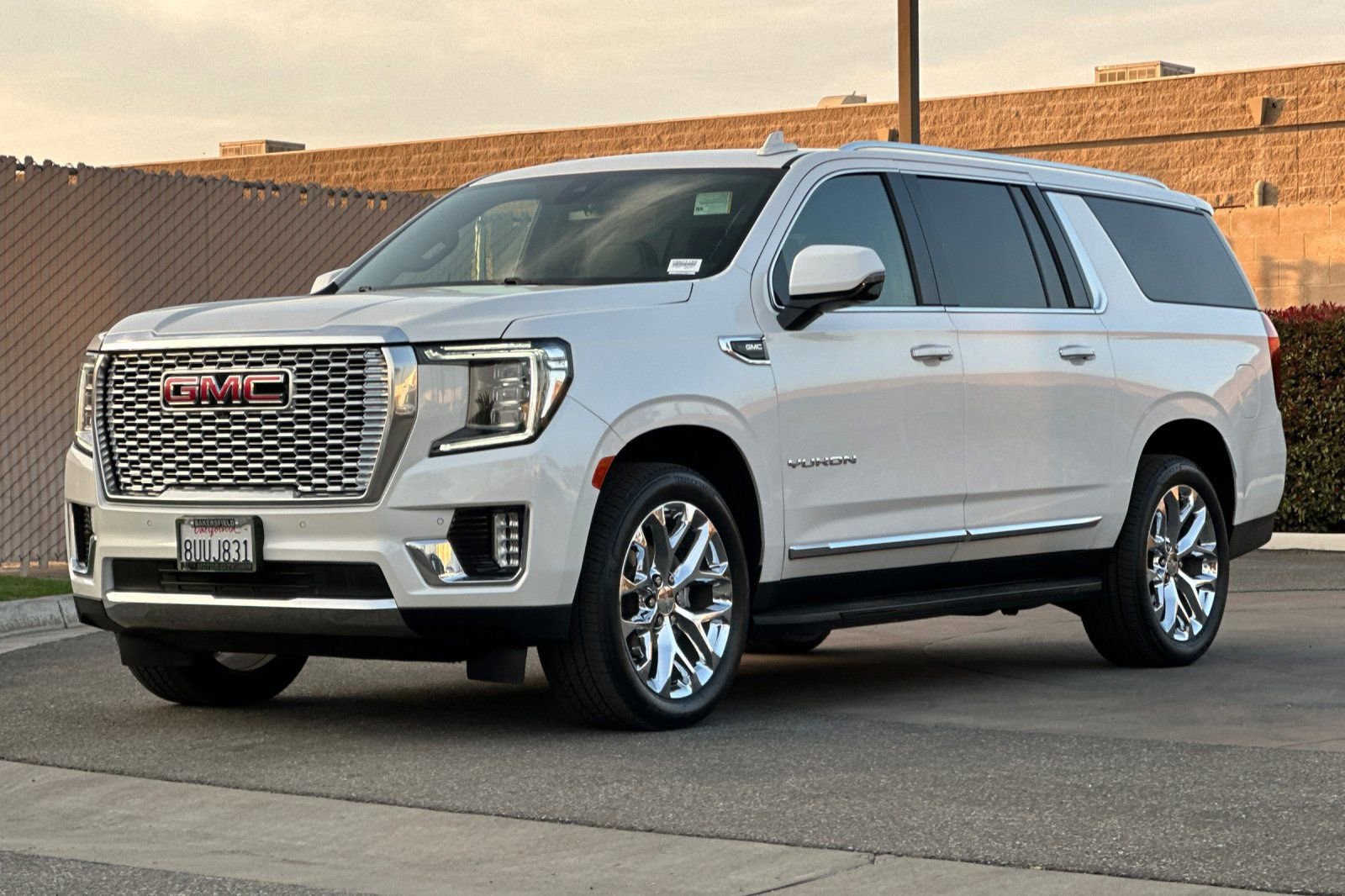 Used 2021 GMC Yukon XL SLT w/ SLT Luxury Package image 8