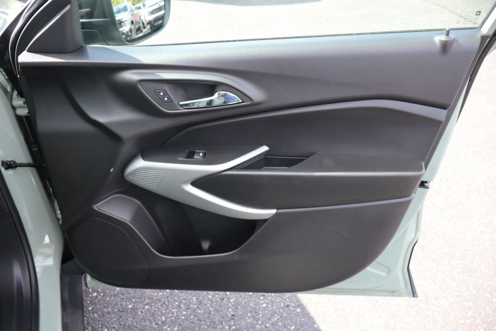 Used 2024 Chevrolet Trax RS w/ Driver Confidence Package FWD image 21