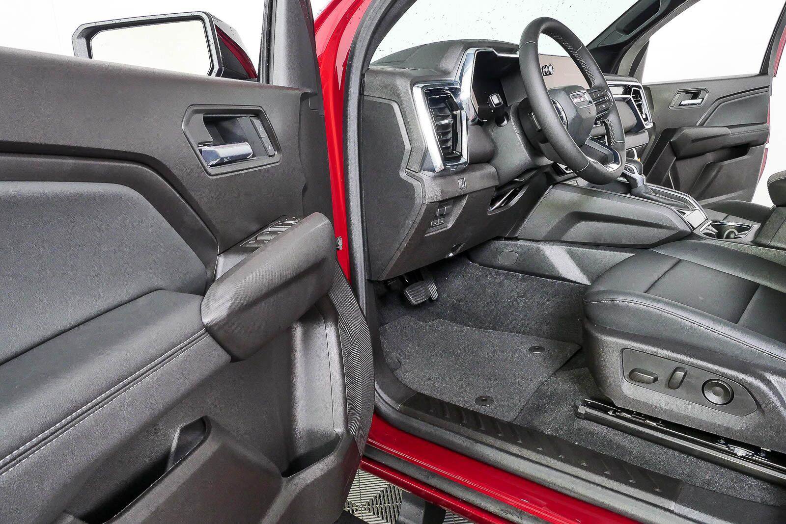 New 2026 GMC Canyon Elevation w/ Convenience Package RWD image 7